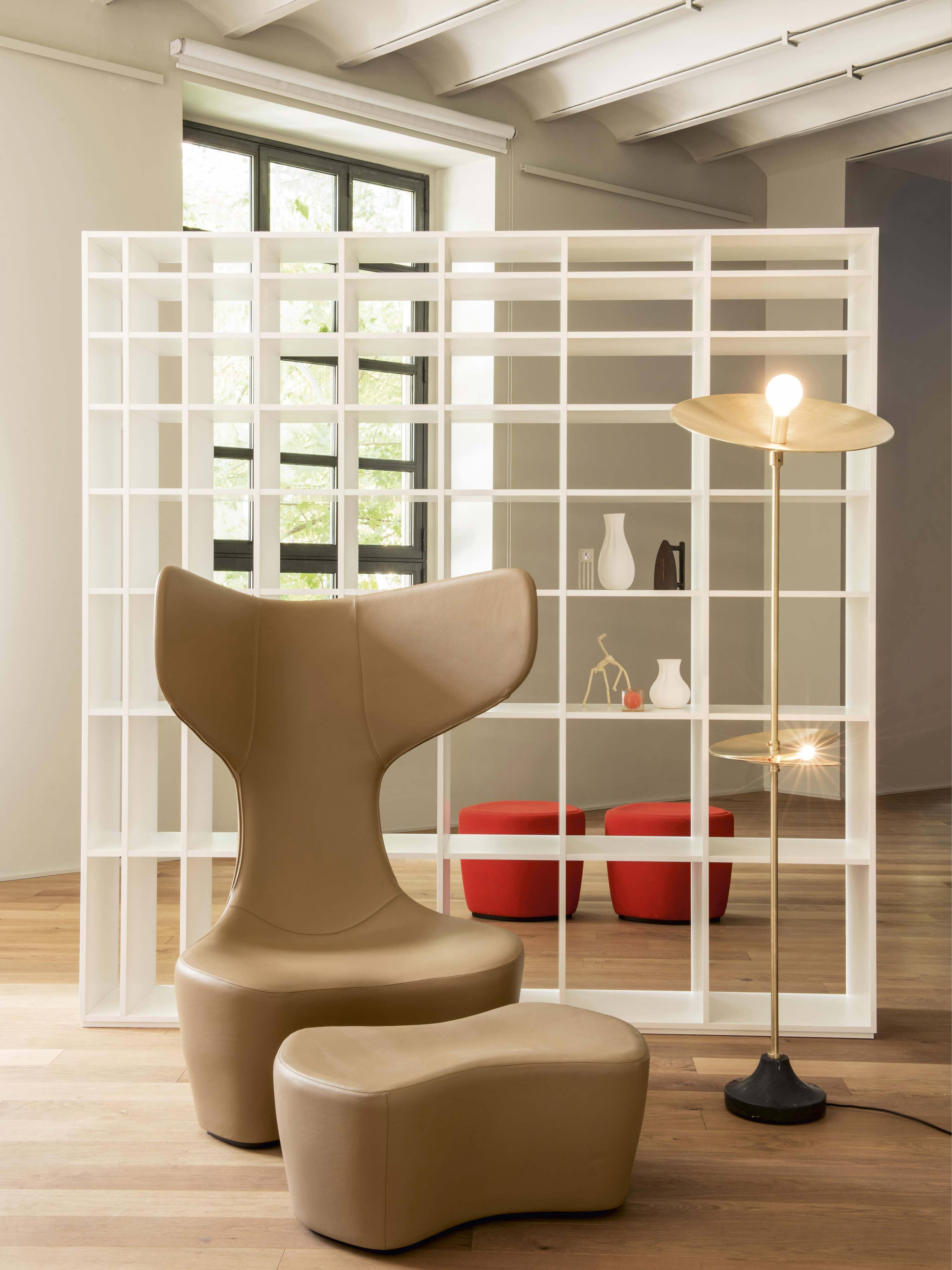 02 bookshelf