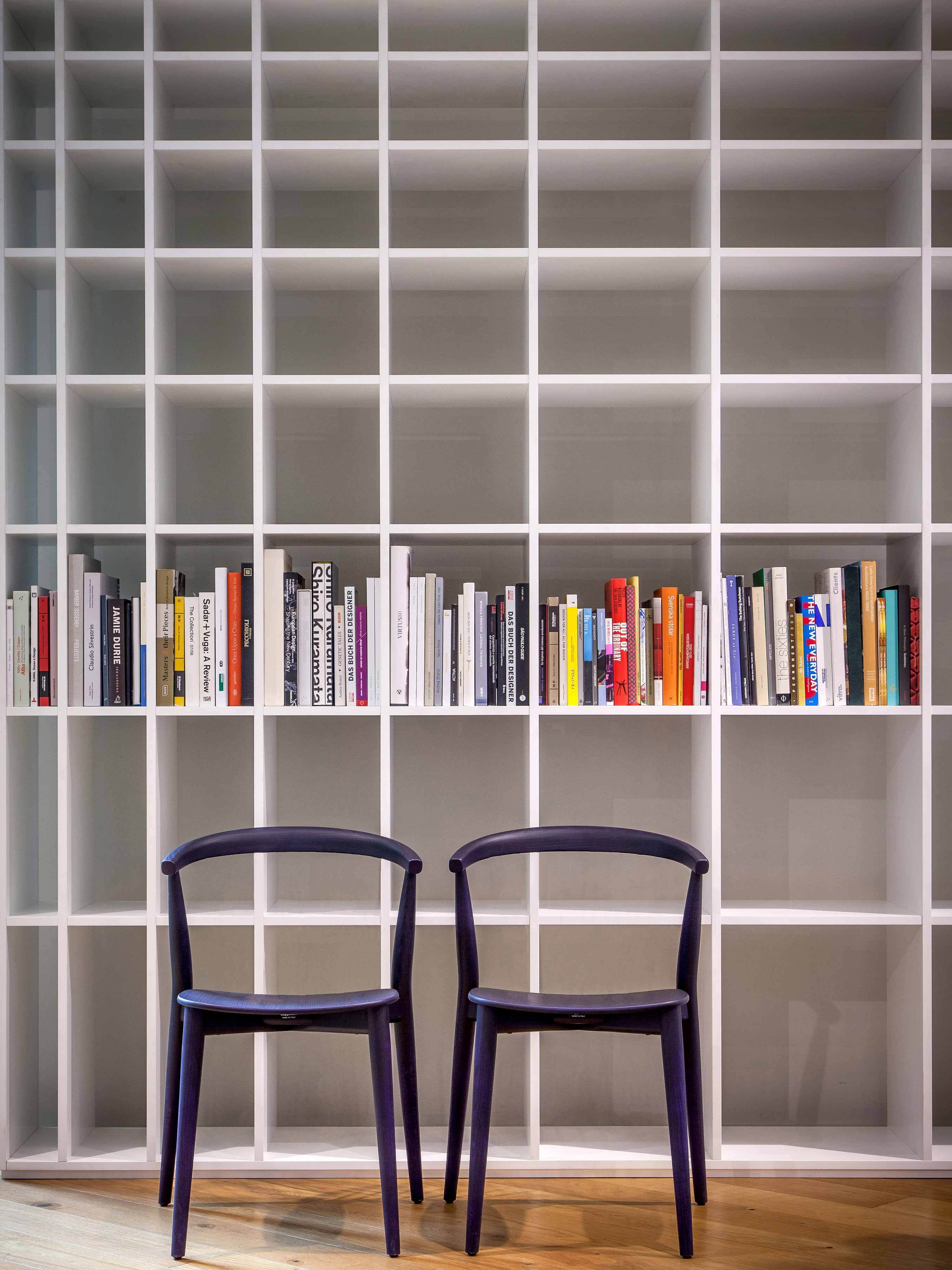 03 bookshelf