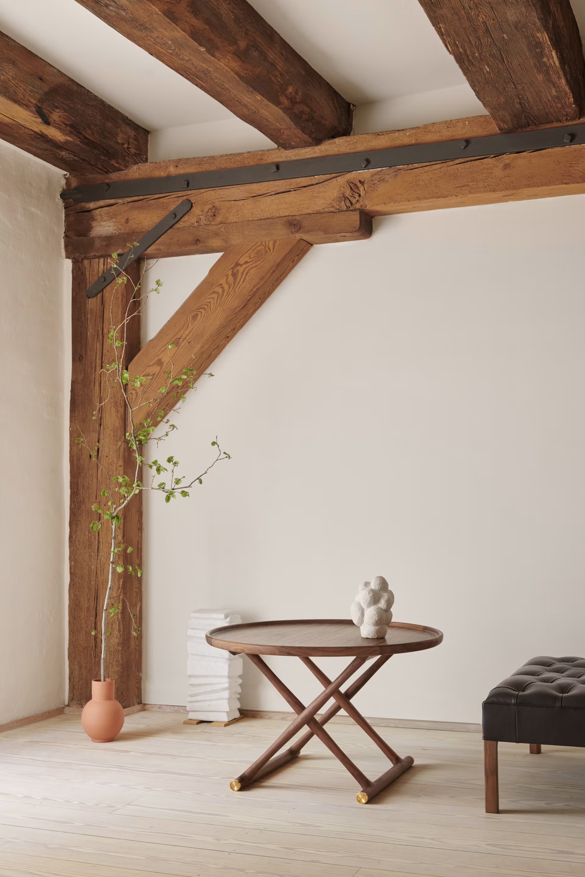 Https admincms carlhansen com globalassets products coffee tables ml10097 ml100097 walnut oil brass kk48651 walnut oil sif98 80280043