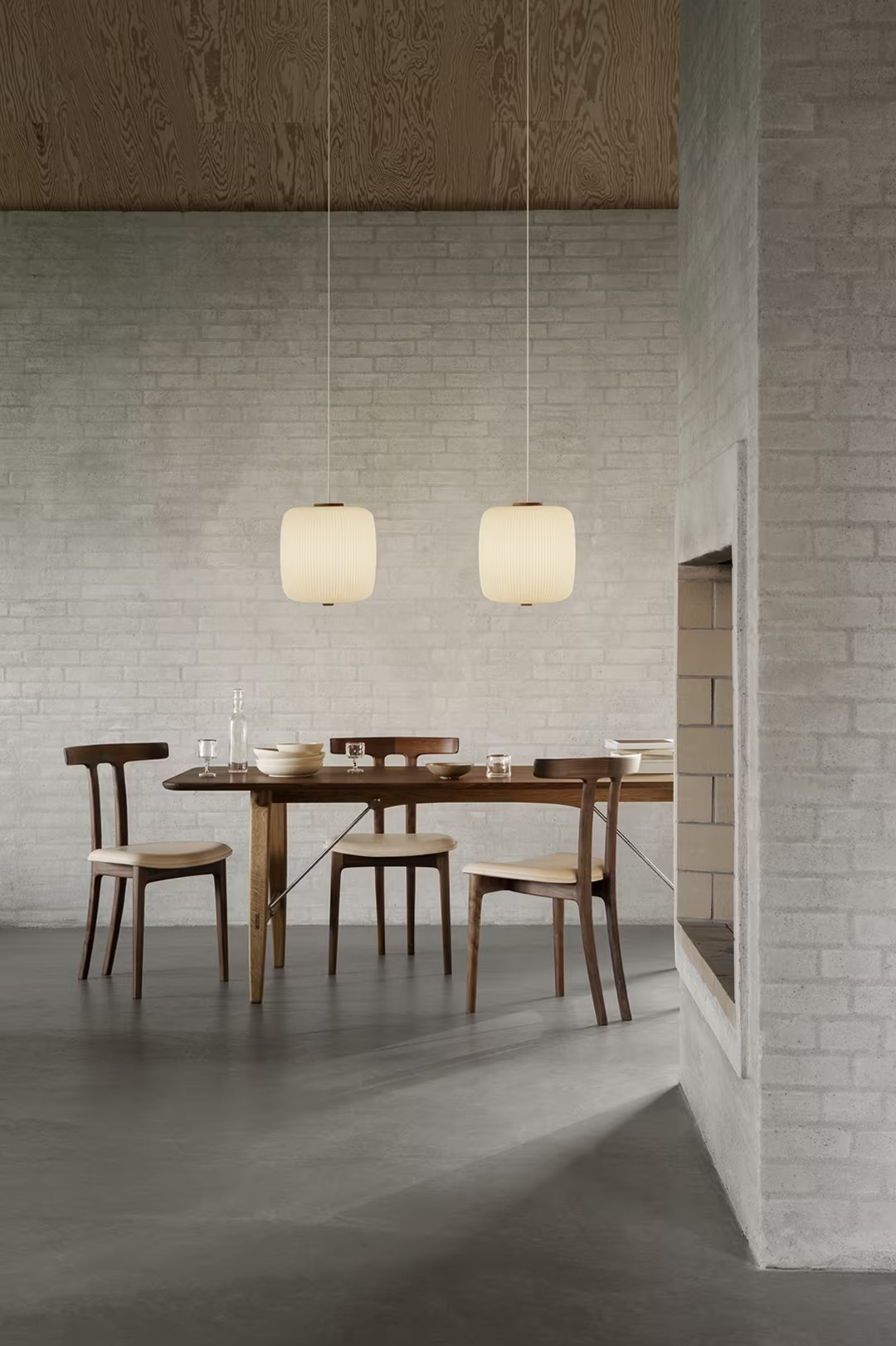 Https admincms carlhansen com globalassets products chairs ow58 lifestyle ow58 walnut oil sif90 bm1160 walnut oak oil steel ek61 340 glass oak oil v1
