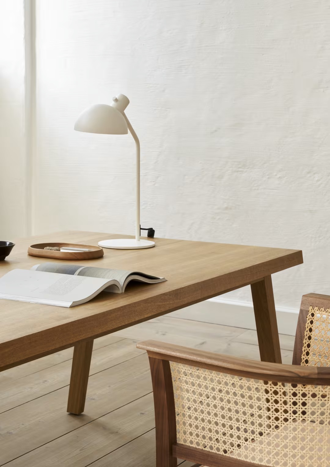 Https admincms carlhansen com globalassets products dining tables sh900 sh900 oak oil kk96620 walnut oil sif90 detail