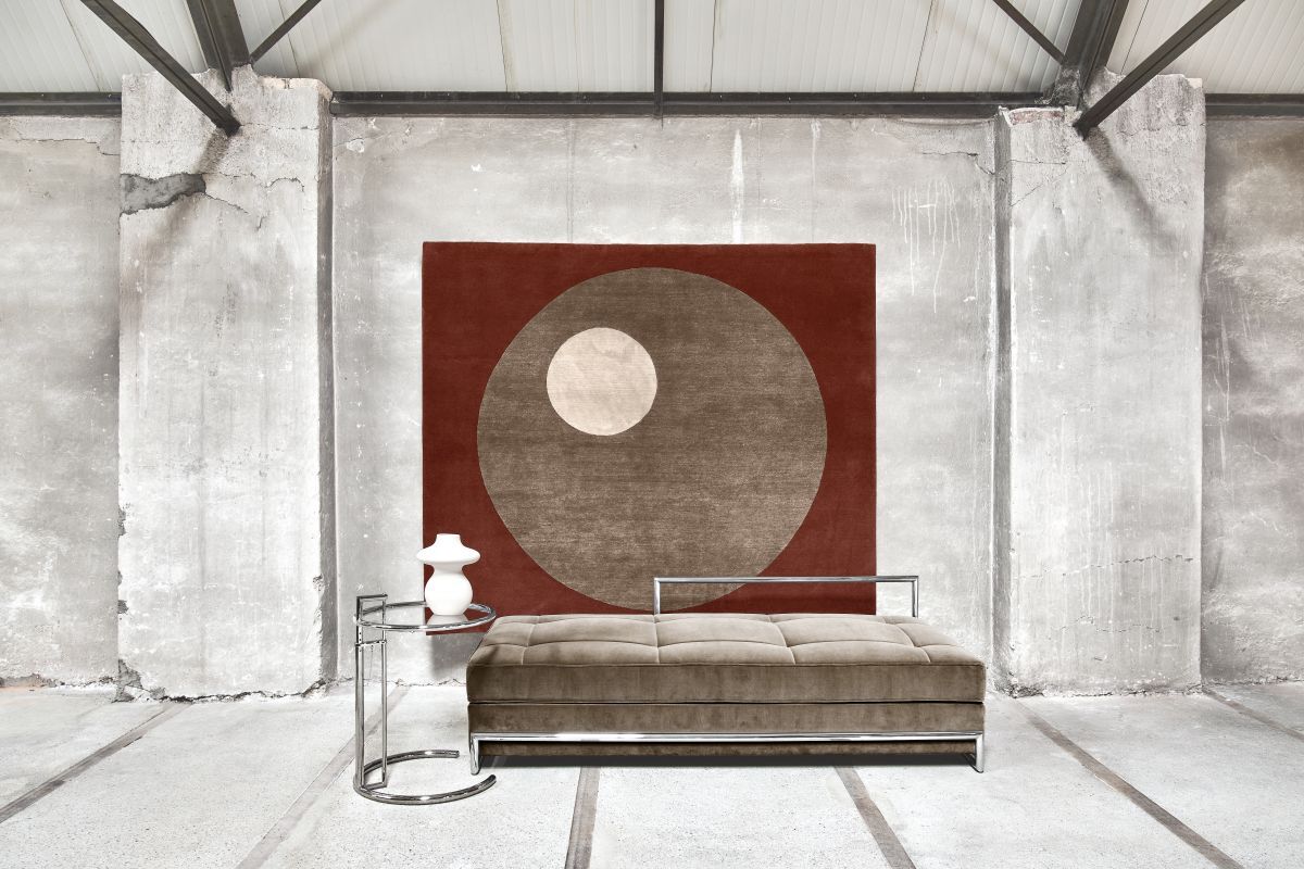 Classi Con adjustable table e1027 la lune rug day bed credit nymphenburg residence photo hassos