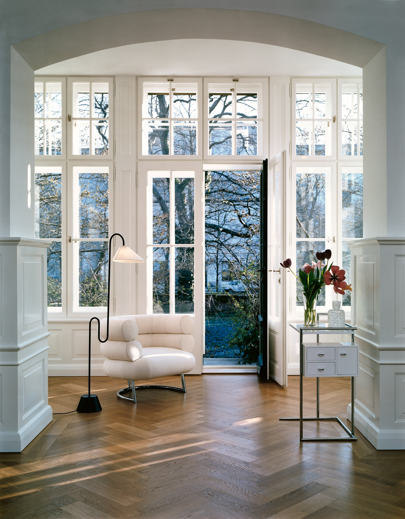 Classi Con roattino floor lamp bibendum armchair petite coiffeuse photo holzherr