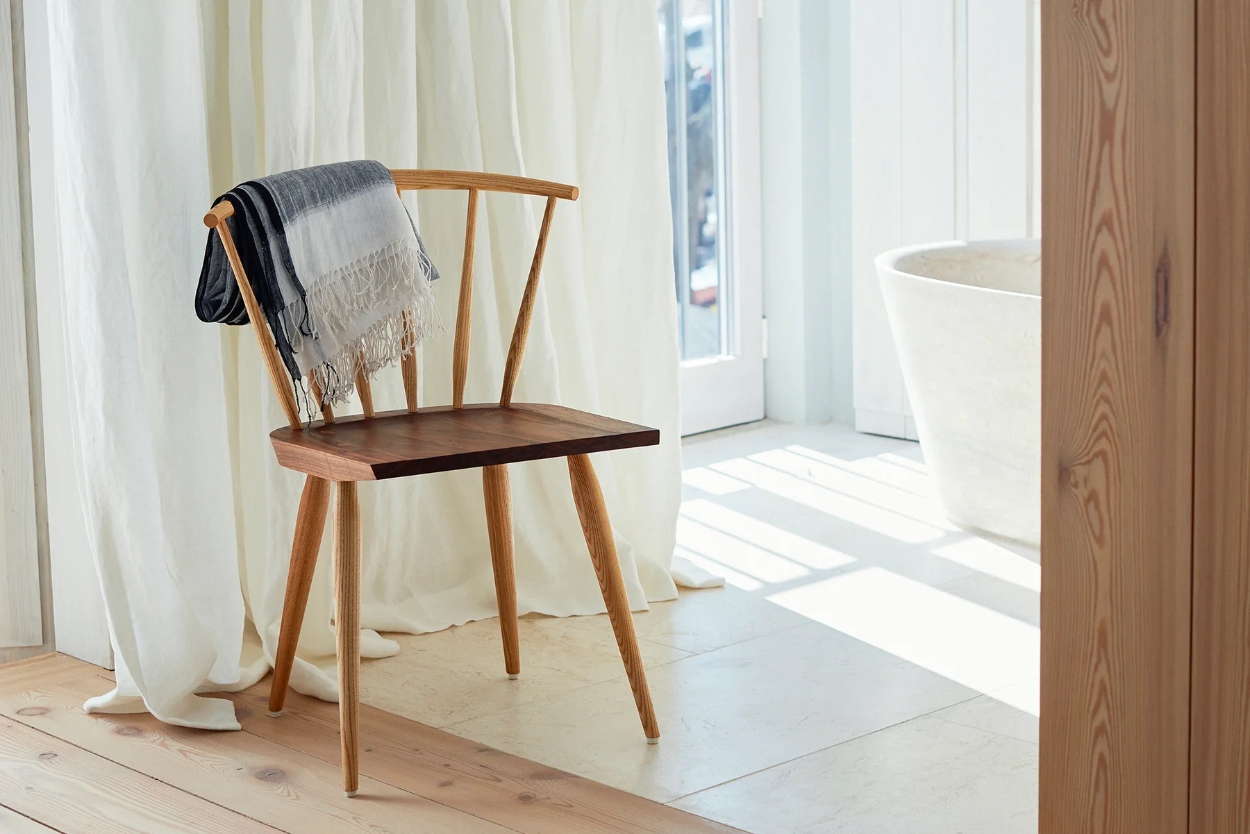 Ibstonechairby Matthew Hilton photoby Yuki Sugiura WEB 1800x1800