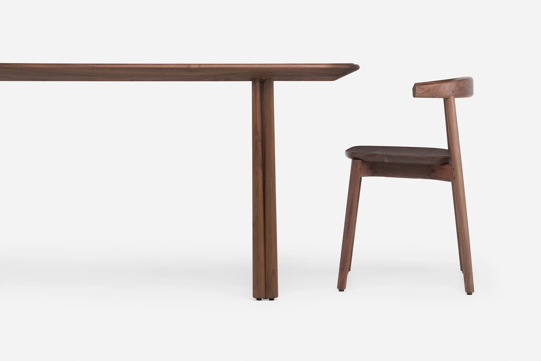 056 L Elliot Rectangular Tableby Jason Millerin Danishoiledwalnutwith410 Ando Chairby Matthew Hiltonin Danishoiledwalnut detailweb 1800x1800