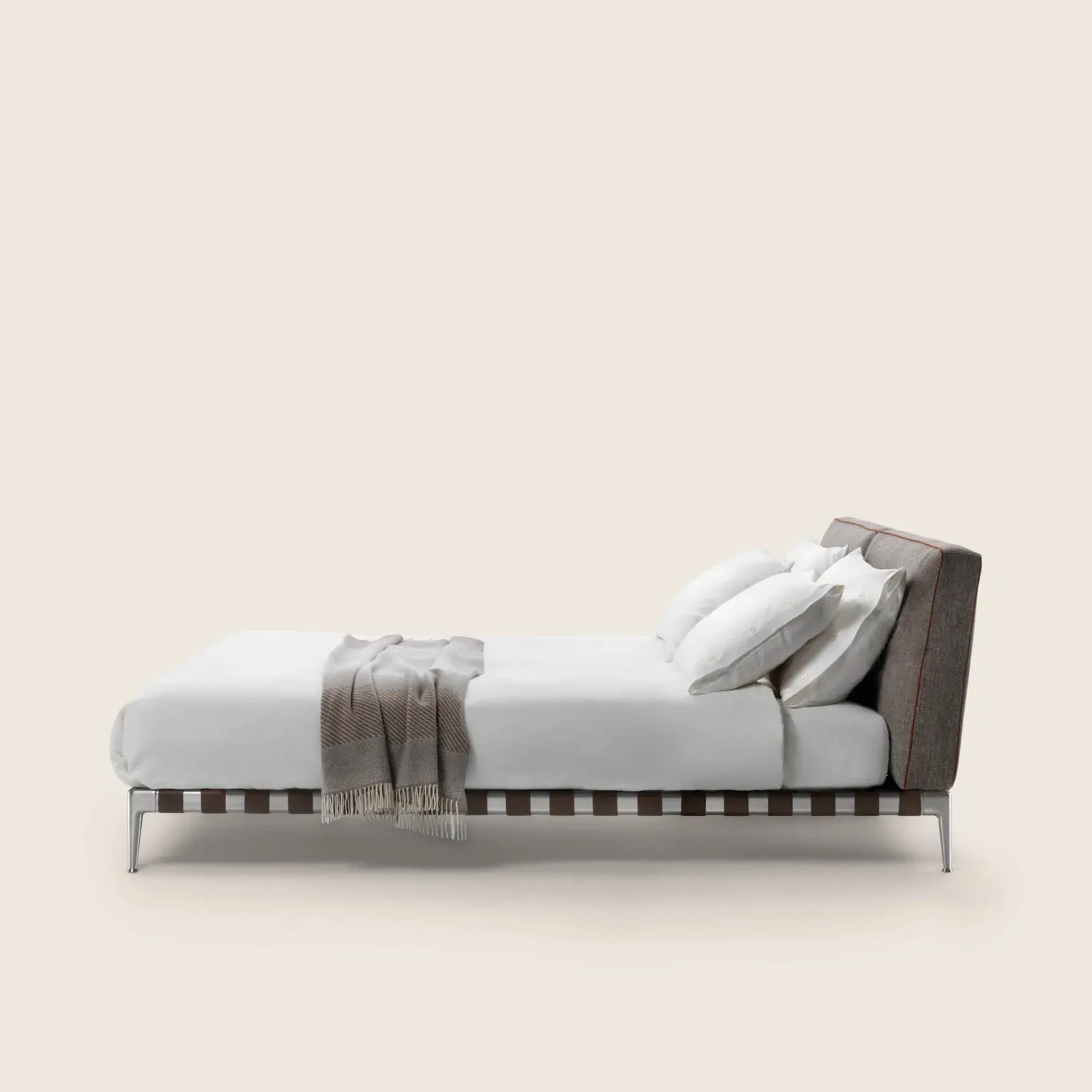 0271 M1 GREGORY BED 02