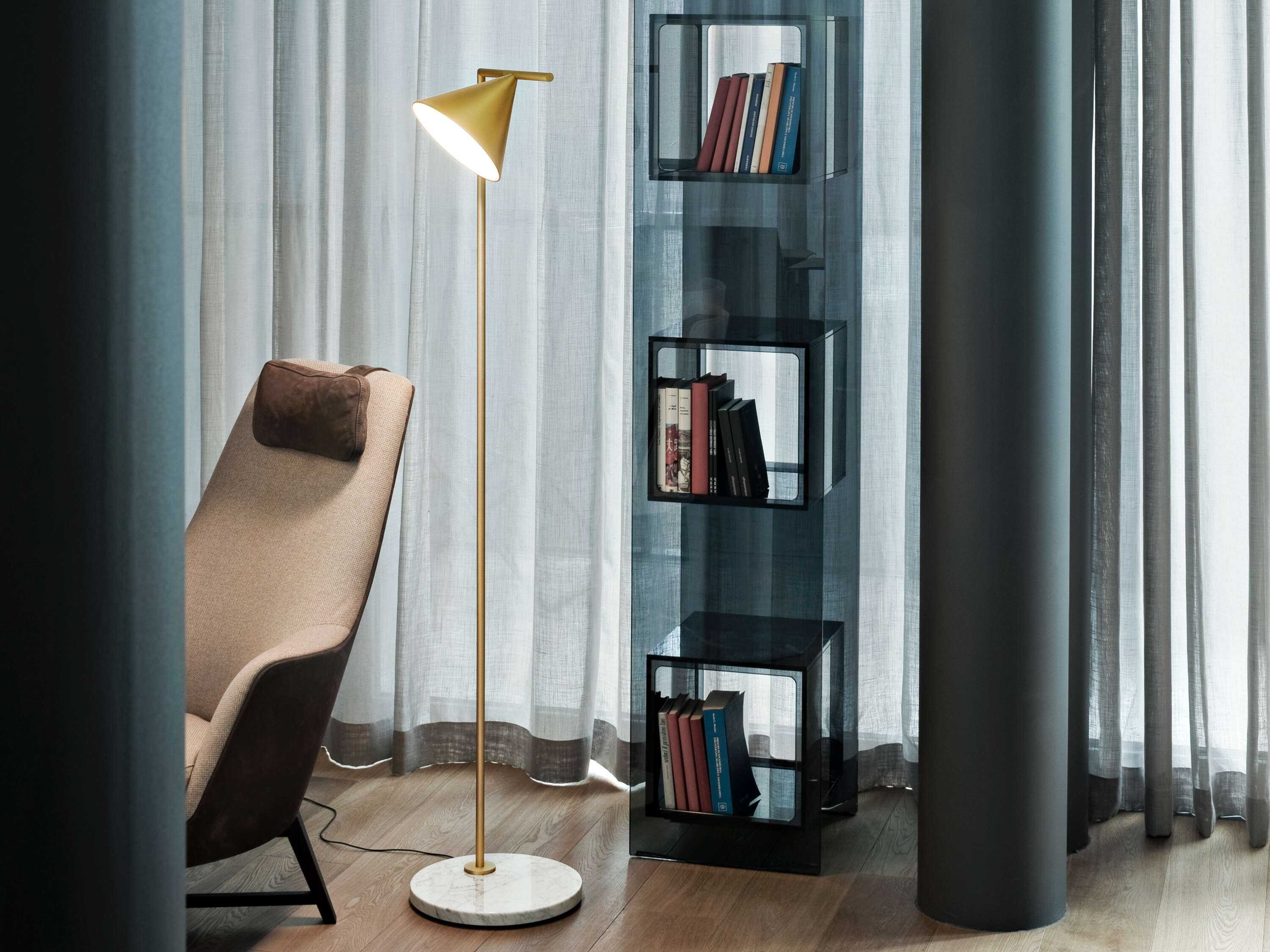 Captain flint brushed brass floor anastassiades flos 02