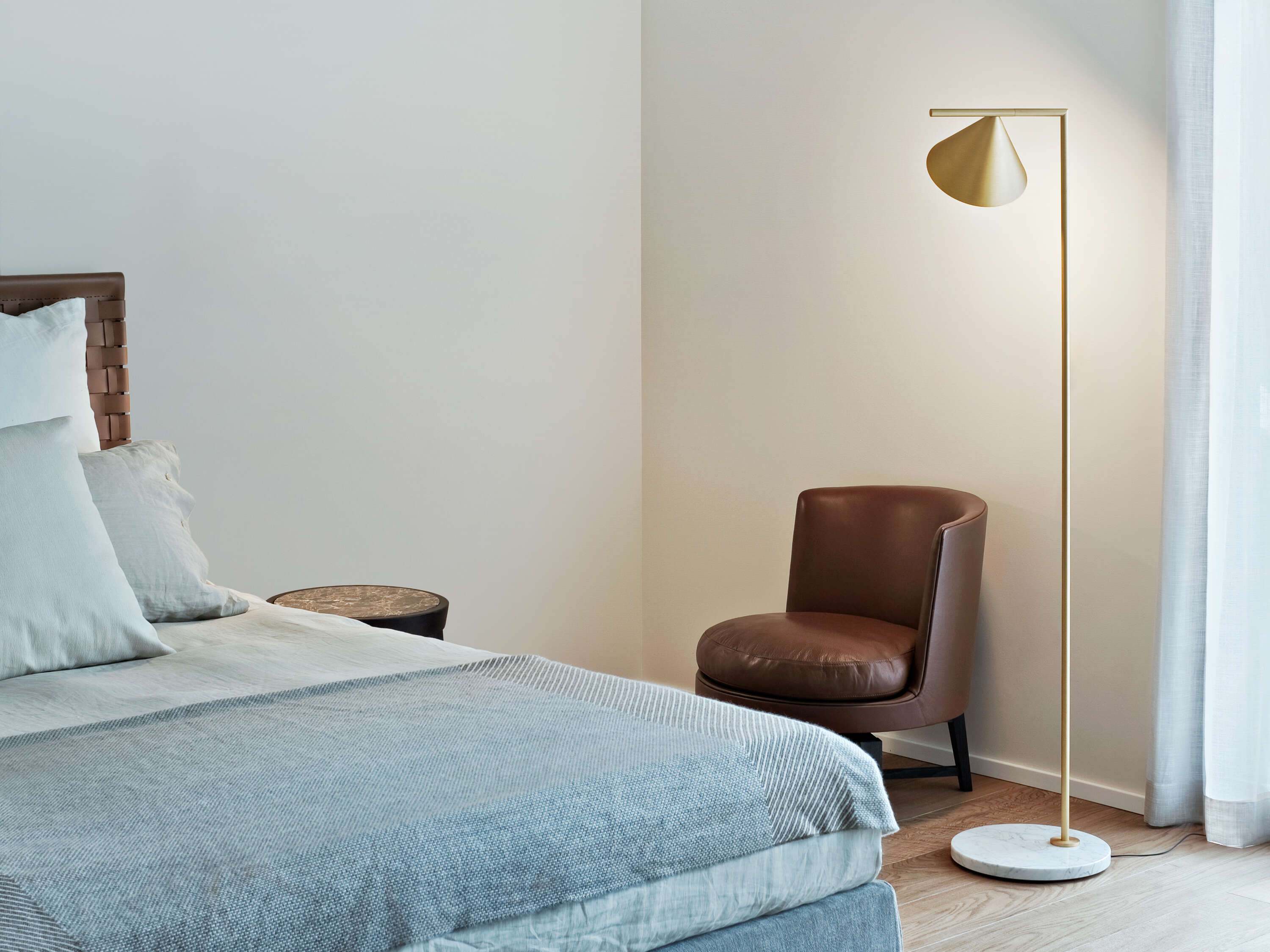 Captain flint brushed brass floor anastassiades flos 04