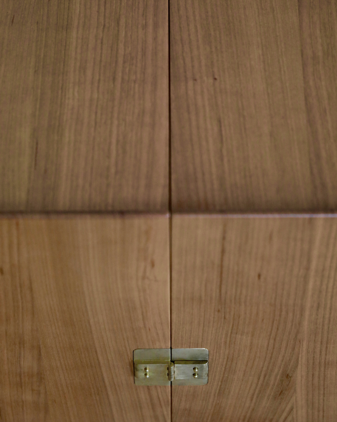 Glove cabinet1