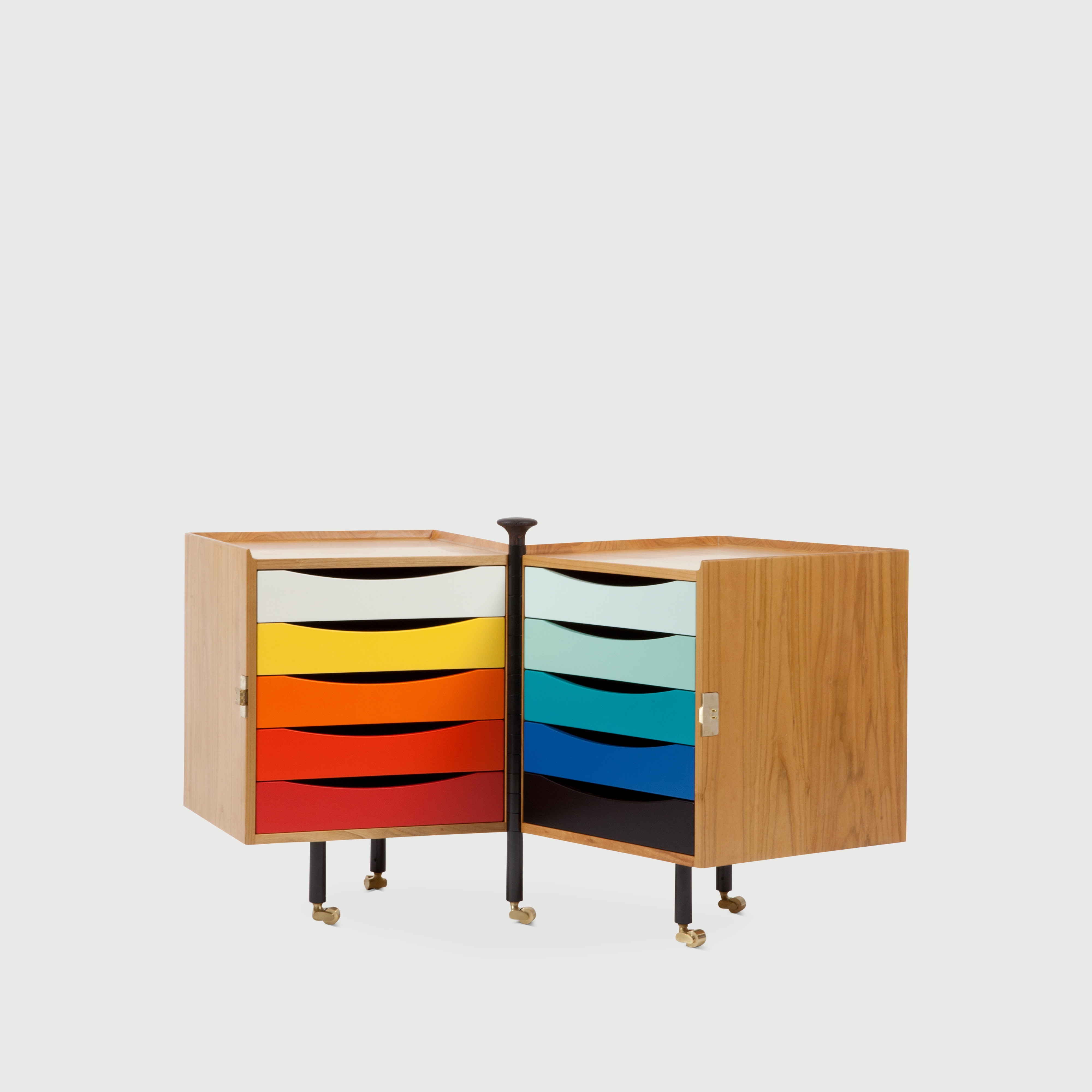 Glove cabinet 01