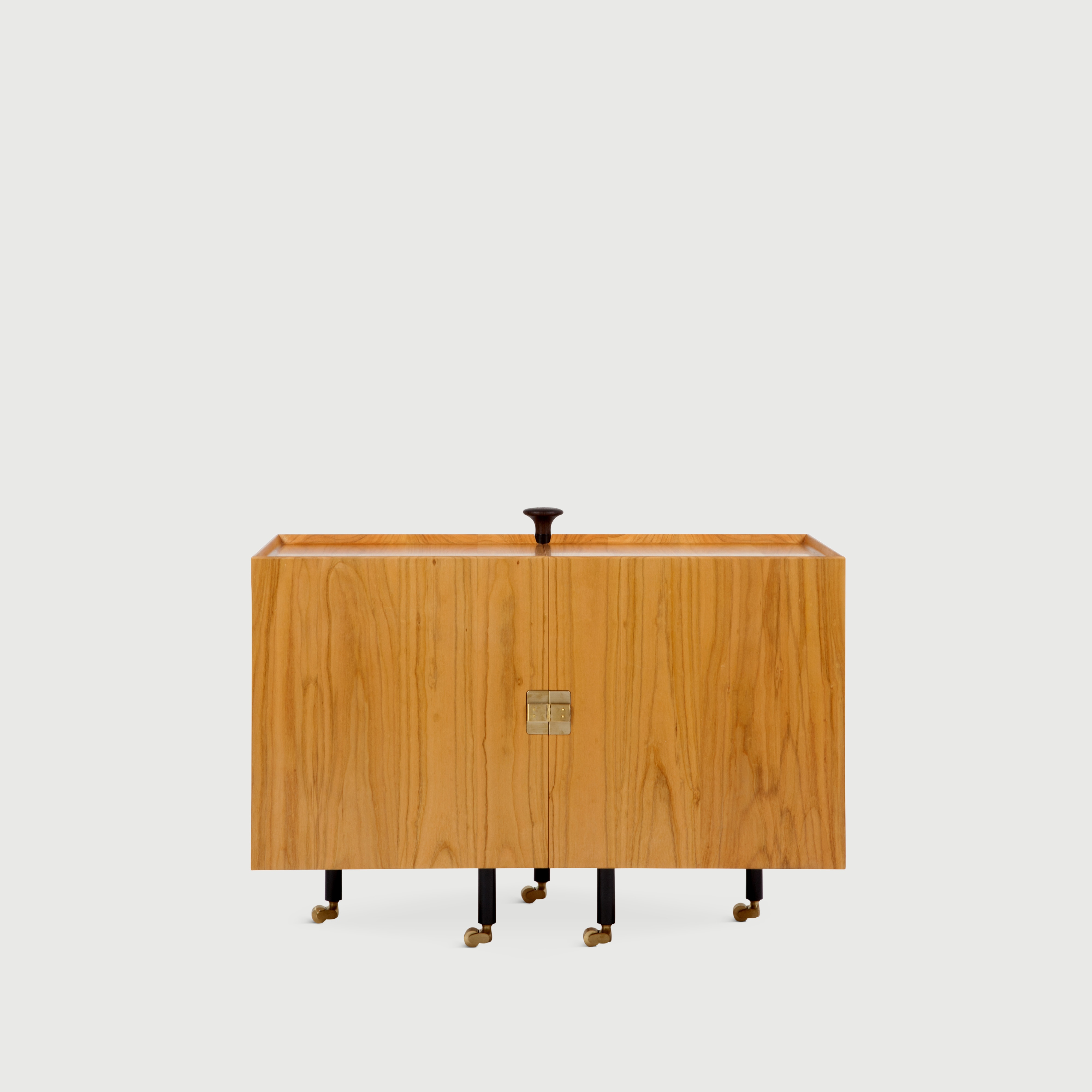 Glove cabinet 02
