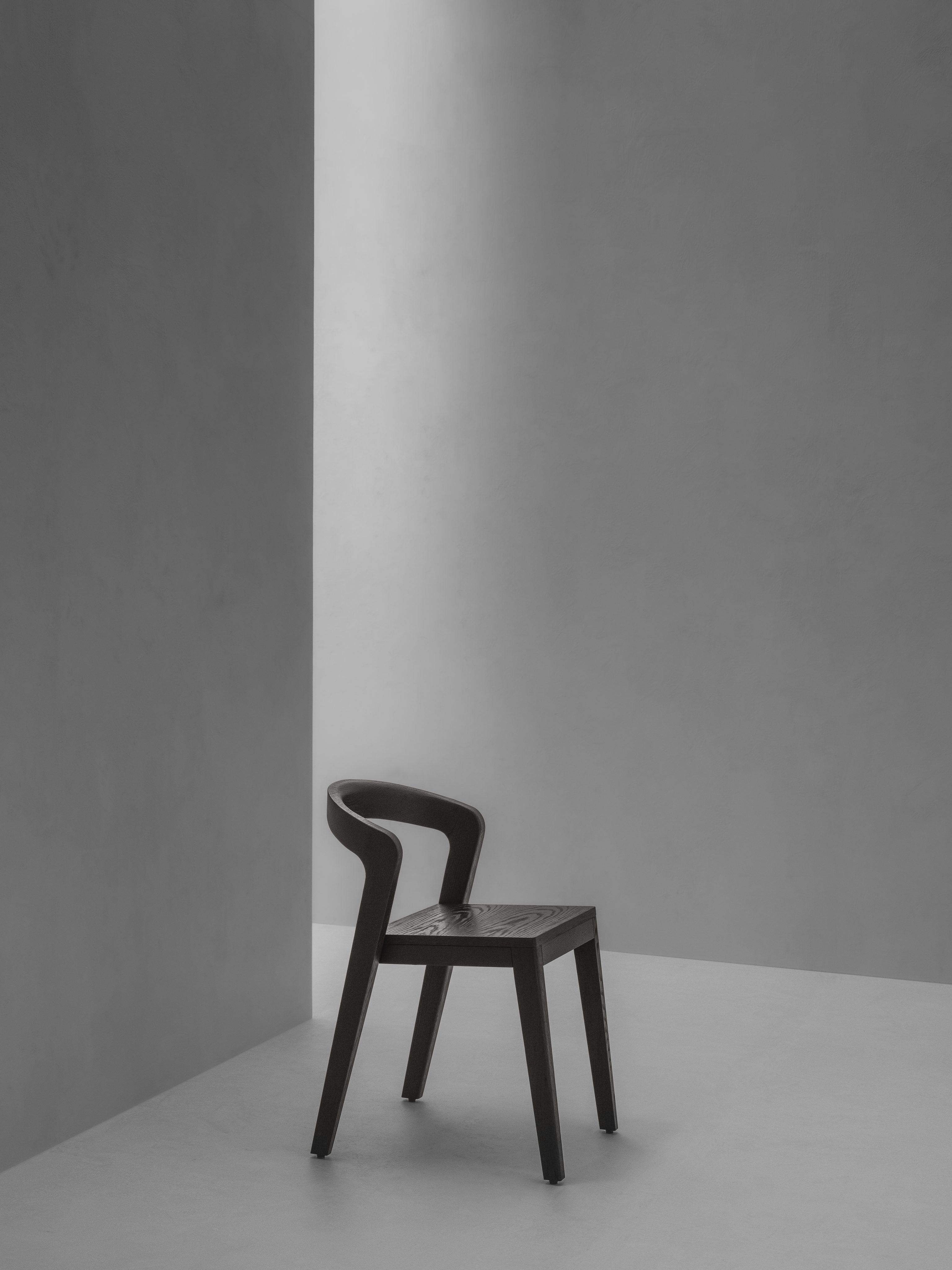 Van Rossum play chair oak midnight blackr brushed highres 2 3072x4096